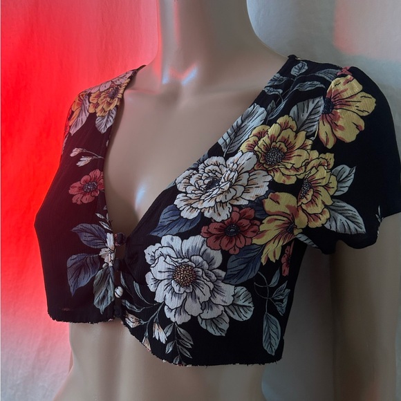 IVY+MAIN Floral Bra Top - Picture 3 of 4